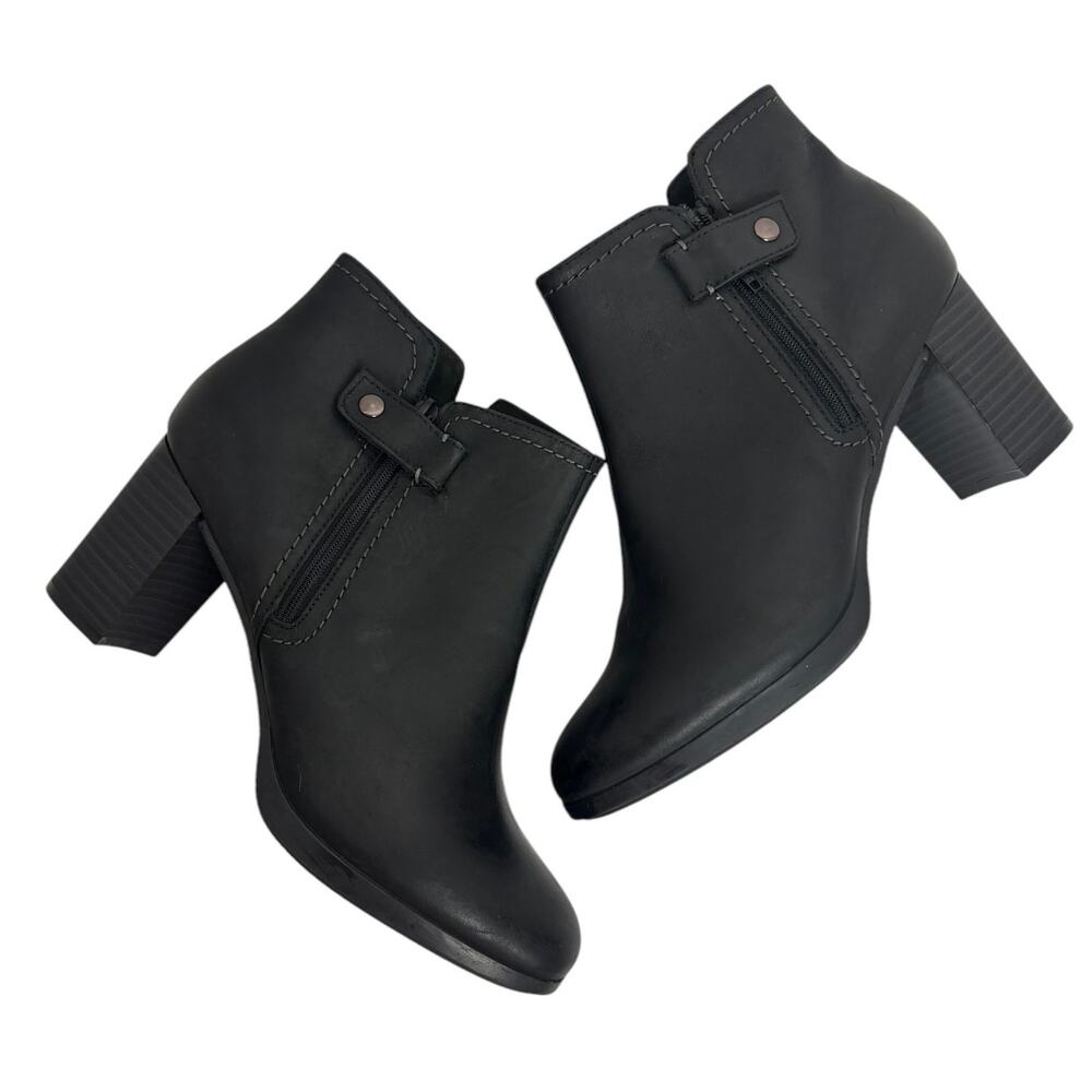 Clarks Bayla Glow Black Leather Comfort Stacked Heel Bootie Women's Size 11